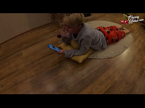 ❤️ Ilehoria zoroa zurrupatzen duen Dick erraldoia zurrupatzen eta bertan errebotatzen - Anal Sexua Izorratu bideoa  gurean eu.sexeey.ru ️❤