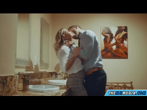 ❤️ Ilehoria busti batek komun publiko batean seduzitzen zaituenean Izorratu bideoa gurean eu.sexeey.ru ️❤